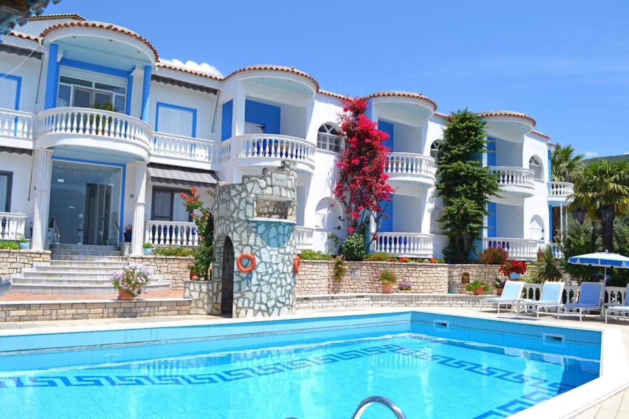 Dolphin * Parga